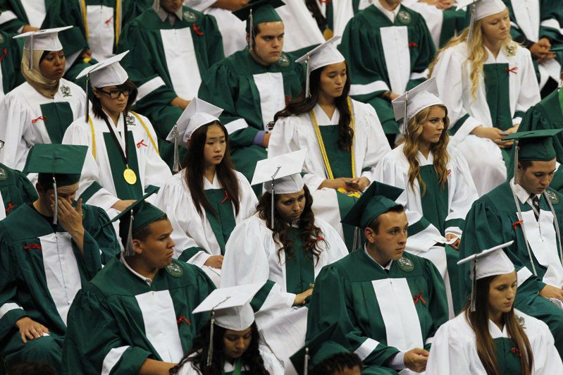 俄勒冈州取消高中生必须通过考试才能毕业的要求，图为波特兰市一所高中的毕业典礼。(路透)(photo:UDN)
