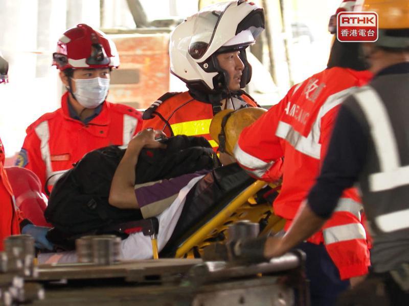 中九龍幹線地盤11日發生吊臂車上的鋼絲鬆脫意外，導致4名工人受傷。(取材自香港電台)