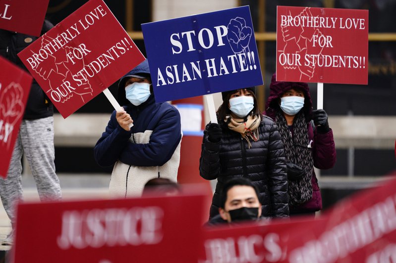 最新民調顯示，近6成亞裔美國人覺得被歧視，而且常被視為外國人。(美聯社)