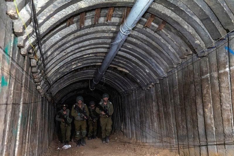 以色列發現哈瑪斯的大隧道，長4公里。汽車可駛入。(路透)