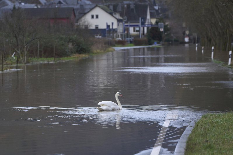 暴风雨在西欧部分地区带来灾情，德国部分地区淹水。(美联社)(photo:UDN)
