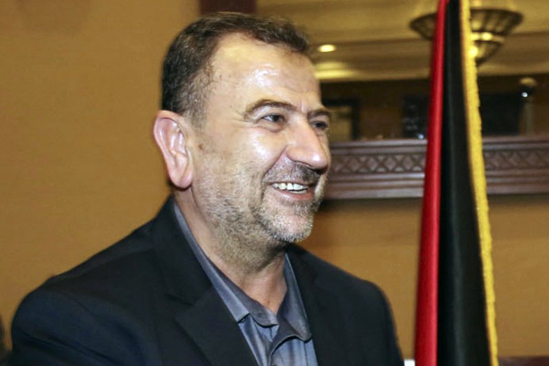 巴勒斯坦武裝組織「哈瑪斯」政治局副主席艾魯里2日在黎巴嫩被以軍炸死。圖為巴勒斯坦宣傳機構公布2018年8月抵達埃及開羅出席會議。(美聯社)