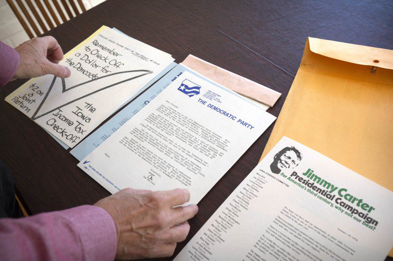 1970年代开始，爱阿华州初选，牵动全国选情。图为选民蒐集的早年爱州初选选票。(美联社)(photo:UDN)