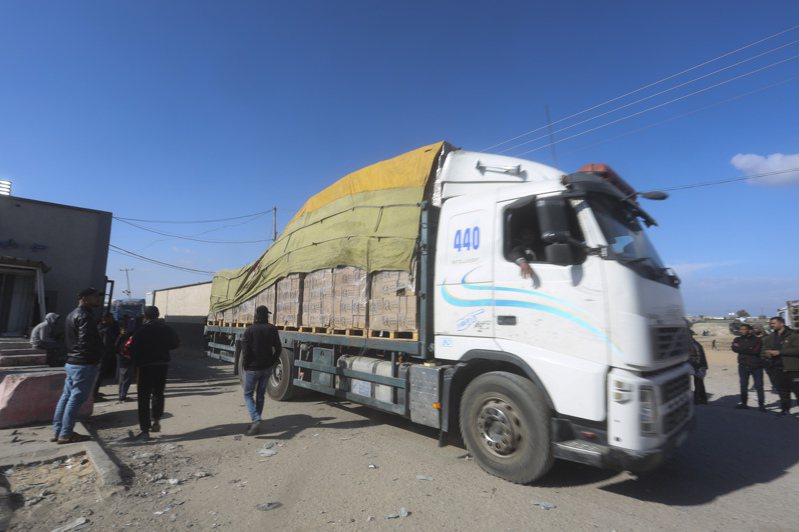 以色列和哈瑪斯同意交換醫療援助，由卡達及法國提供45名人質急需藥物，換取為加薩重災區平民提供人道援助和醫療救助物資。(美聯社)