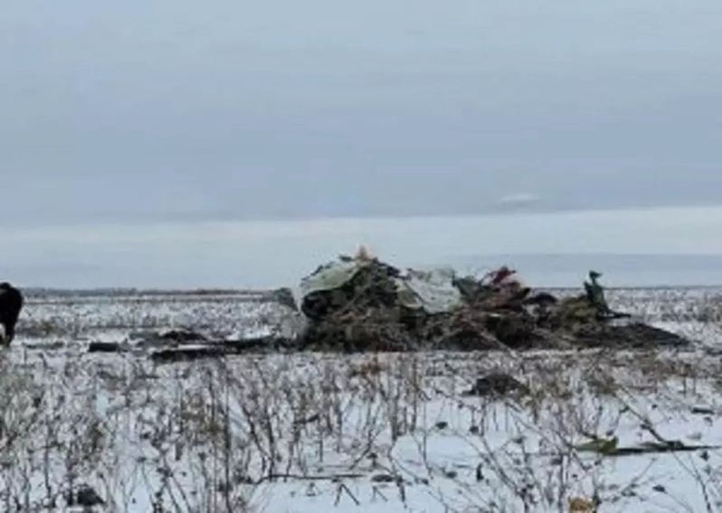 俄军一架伊留申Il-76型军用运输机在毗邻乌克兰边境的贝尔哥罗德州境内坠毁，机上载了65名乌军战俘。（照片翻摄自Telegram / yurasumy）(photo:UDN)