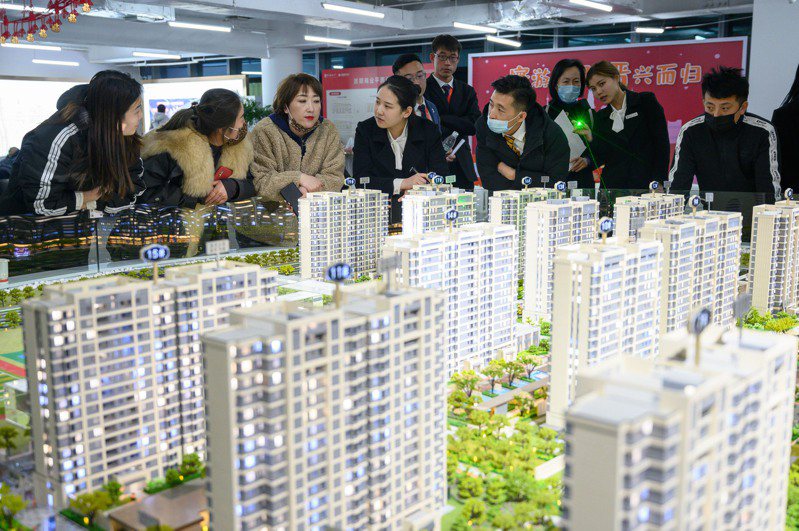 上海、蘇州市同天宣布調整房市限購政策，分析認為政策釋出明顯訊號。（中新社資料照）