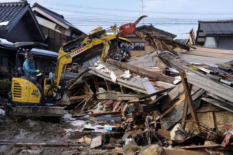 日本石川地震災害廢棄物上看約244萬噸，約當地7年的垃圾總量。（歐新社）