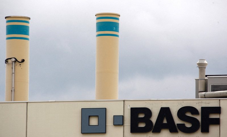 德國化工巨頭巴斯夫（BASF）9日宣布，將從位於新疆的兩家合資企業中撤出股份。(路透)