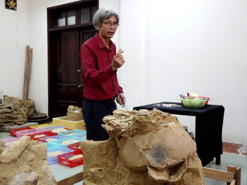 越南廣義省綜合博物館副館長段玉奎帶領過近10次的沙黃文化遺址挖掘任務，在30多年的考古工作中曾遇過不少玄妙的事情。（中央社）