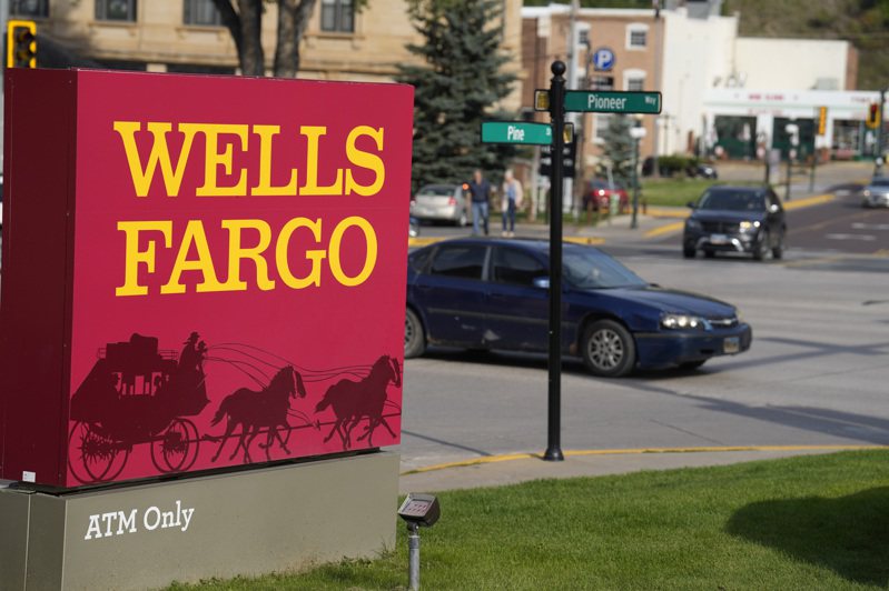 貨幣監理署結束對富國銀行（Wells Fargo）的重大處罰後，富國銀行上漲7.28%。美聯社