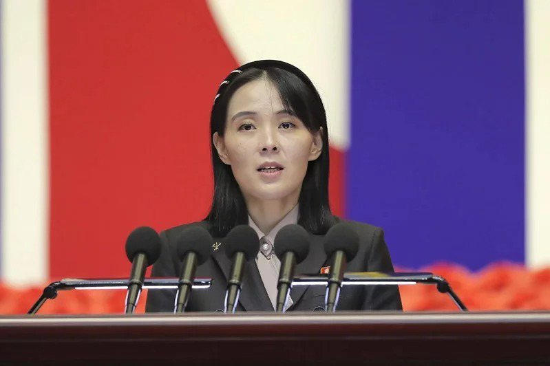 北韓領導人金正恩的胞妹金與正，15日罕見親自發表談話評價岸田文雄發言。（美聯社）