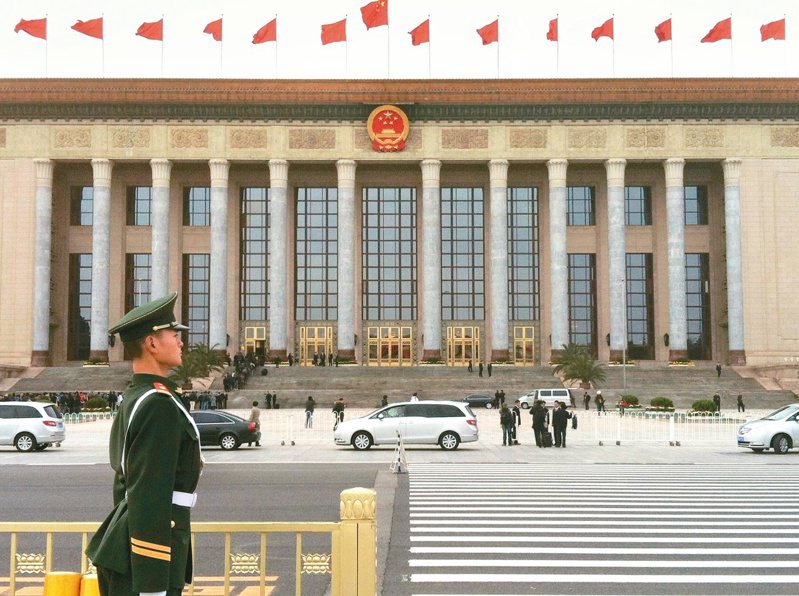 圖為北京人民大會堂正門。（本報資料照片）