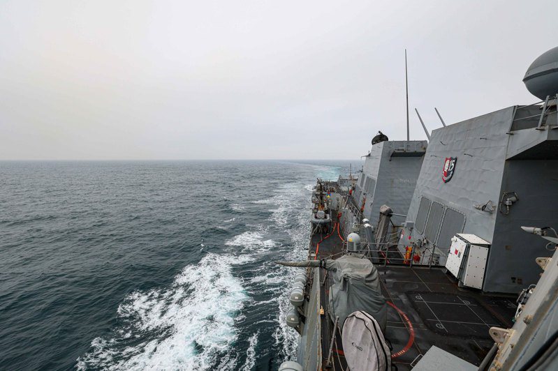 美國海軍第七艦隊發布聲明表示，美軍勃克級驅逐艦約翰·芬恩號(USS John Finn DDG-113)」5日由南向北例行性通過台灣海峽。(圖／美國海軍第七艦隊官網)