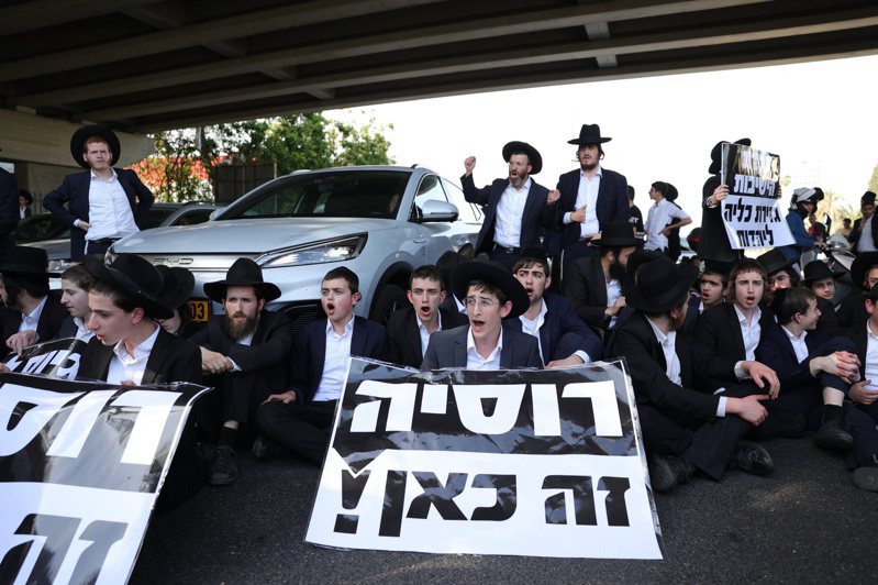 极端正统犹太教徒抗议以色列征兵。（欧新社）(photo:UDN)