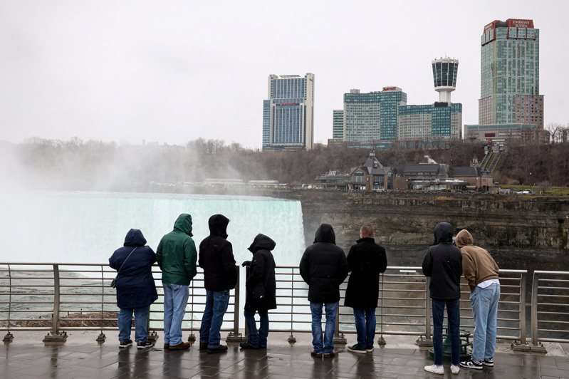 纽约上州的尼加拉瀑布(Niagara Falls)一带被指是8日观看日全食的最佳地点之一，据估计有上百万人将聚集这一带观看。(路透)