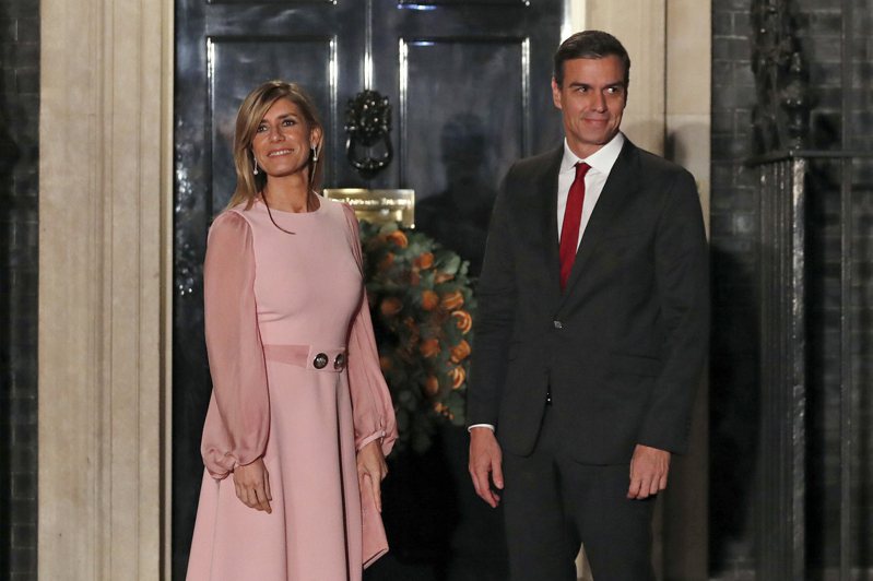 西班牙總理桑傑士愛妻戈麥斯近日涉貪遭到調查，桑傑士否認並考慮辭職。（美聯社）